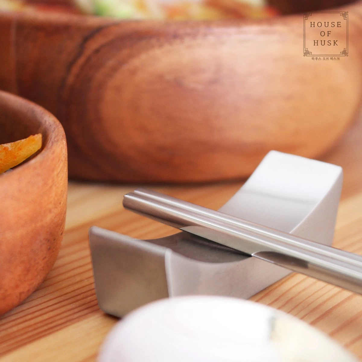 House Of Husk 1 Persoons Chopstick Lepel Set - 1 Paar Metalen Koreaanse Eetstokjes - Inclusief Eetlepel En Houder - RVS - Metaal - Eetstokjes - Koreaans - Vaatwasserbestendig - Sushi Chopsticks - Noodles - Zilver 7 House Of Husk 1 Persoons Chopstick Lepel Set - 1 Paar Metalen Koreaanse Eetstokjes - Inclusief Eetlepel En Houder - RVS - Metaal - Eetstokjes - Koreaans - Vaatwasserbestendig - Sushi Chopsticks - Noodles - Zilver - Image 5