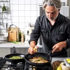 KitchenAid Classic Forged Aluminium Wok ø28cm - Zwart - Inductie - Anti-aanbak -Keukenbenodigdheden Winkel 1200x1200 110