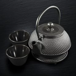 SakuraTea - Theepot Set - 4-delig - Gietijzer - Zwart - 0.8L - 2 Kopjes (100ml) 13 SakuraTea - Theepot Set - 4-delig - Gietijzer - Zwart - 0.8L - 2 Kopjes (100ml) -Keukenbenodigdheden Winkel 1200x1200 1416