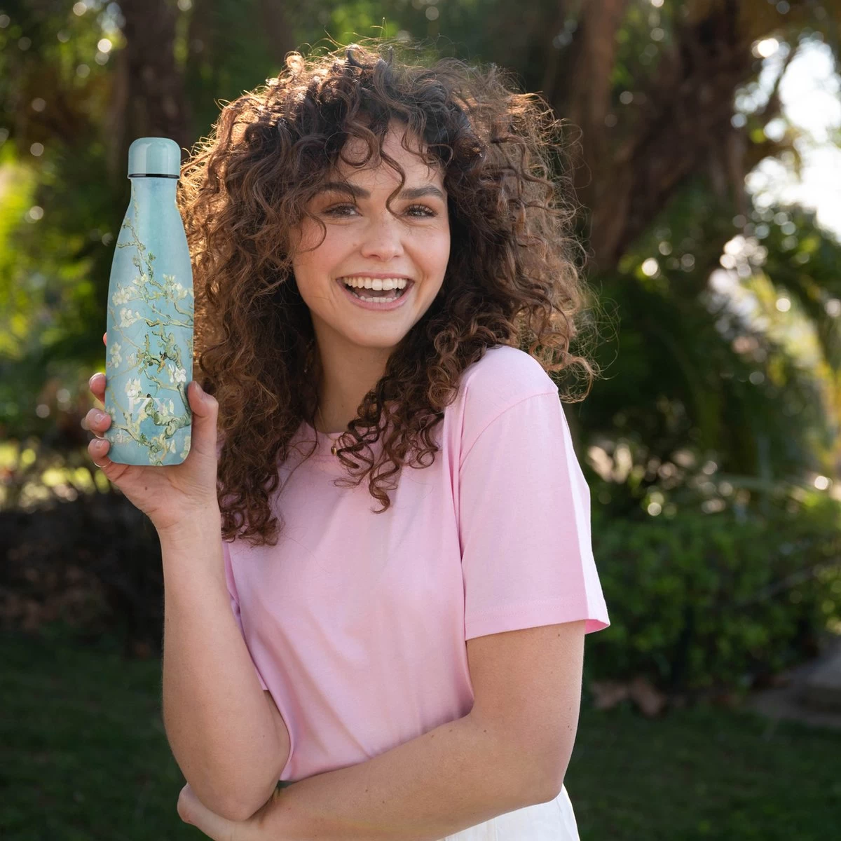 IZY Bottles X Van Gogh Museum - Amandelbloesem | 500 ML | Thermosfles | Drinkfles | Waterfles | Schoolfles | Isoleerfles | Beker | Drinkbeker | Koud | Warm | Fles | Back To School | 500ml 6 IZY Bottles X Van Gogh Museum - Amandelbloesem | 500 ML | Thermosfles | Drinkfles | Waterfles | Schoolfles | Isoleerfles | Beker | Drinkbeker | Koud | Warm | Fles | Back To School | 500ml - Image 4