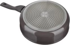 Satoshi Valcourt Hapjespan Ø24 CM Marble Coating -Keukenbenodigdheden Winkel 1200x776 1