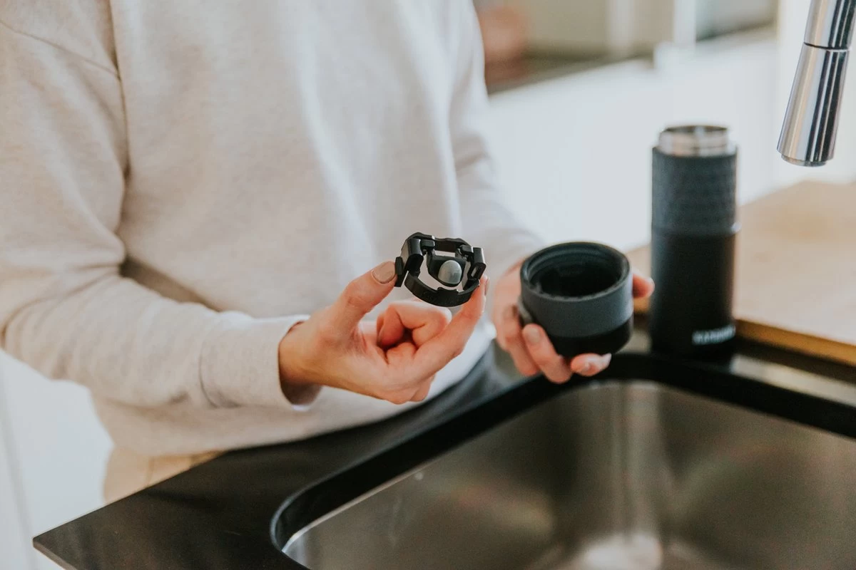 Kambukka Etna Grip Thermosbeker 500 Ml - Makkelijk Reinigen - Lekvrije Koffiebeker - Zwart 6 Kambukka Etna Grip Thermosbeker 500 Ml - Makkelijk Reinigen - Lekvrije Koffiebeker - Zwart - Afbeelding 4