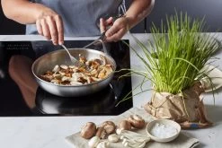 Demeyere Essential 5 RVS Koekenpan – Koekenpan Inductie - 24 Cm – PTFE-vrij 11 Demeyere Essential 5 RVS Koekenpan – Koekenpan Inductie - 24 Cm – PTFE-vrij -Keukenbenodigdheden Winkel 1200x800 3