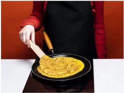 Staub Flensjespan - Houten Steel - 28 Cm - Zwart -Keukenbenodigdheden Winkel 1200x899 7