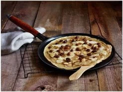 Staub Flensjespan - Houten Steel - 28 Cm - Zwart -Keukenbenodigdheden Winkel 1200x901